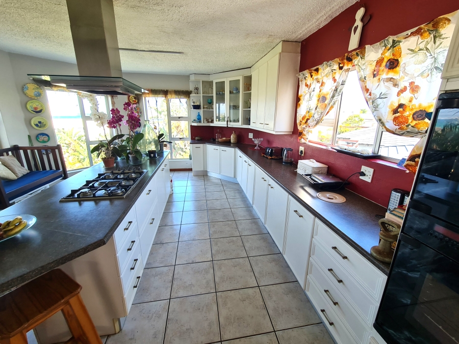 5 Bedroom Property for Sale in Wavecrest Eastern Cape